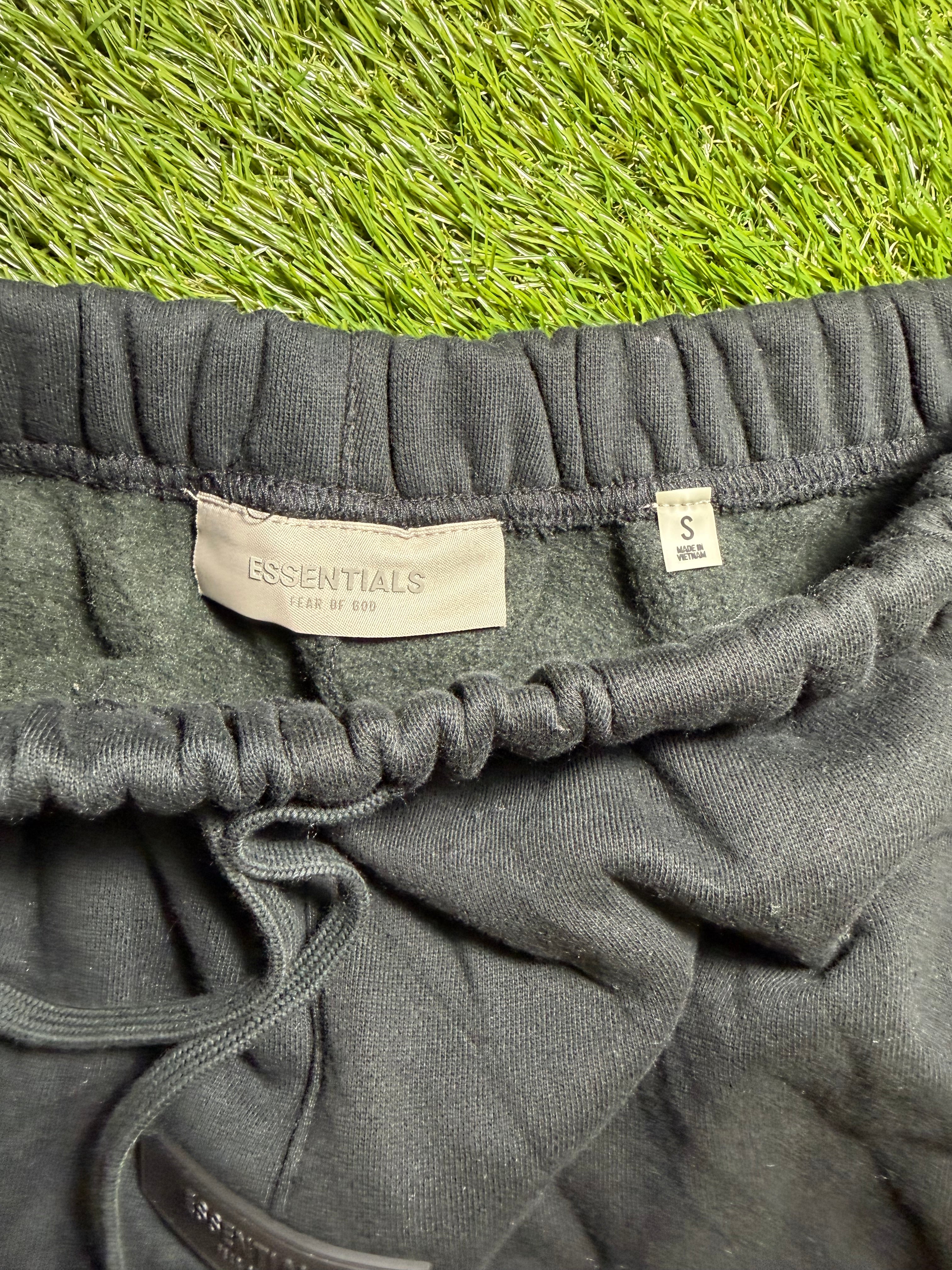 Essential Shorts Black
